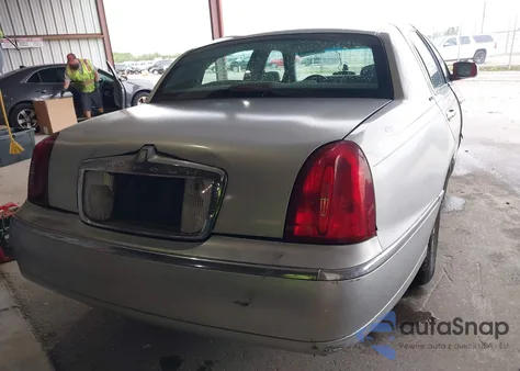 2002 Lincoln Town Car Executive from USA, damaged, VIN 1LNHM81W42Y608998